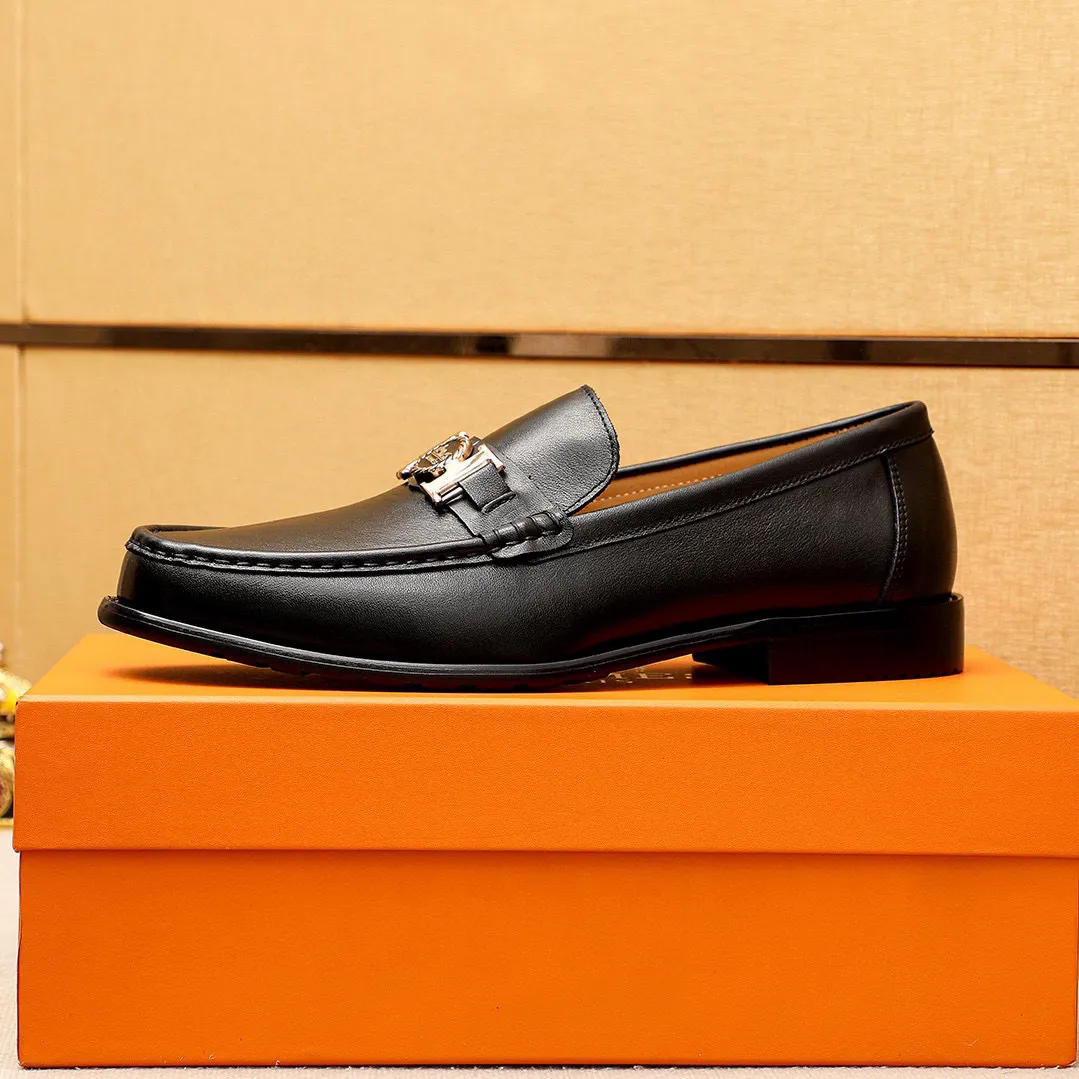 Men's shoes 💰442 💐 Product trademark: HERMES "Hermès" casual leather shoes Regular size: 38-44 (45🉑️customized) Product materials: Selected imported first-layer calfskin upper + luxury hardware buckle, imported water-dyed 🐂 cowhide lining. Strong three-dimensional visual effect, combined outsole Color: 1⃣️color optional